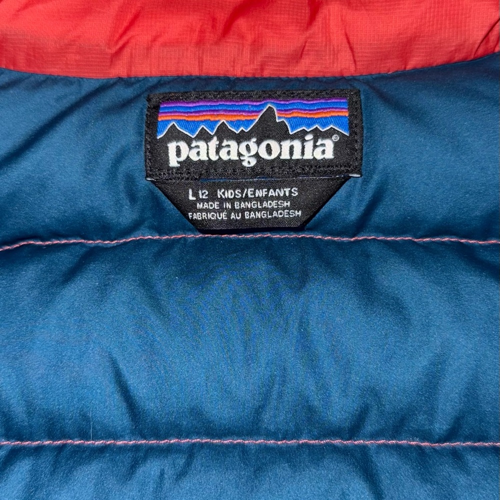 Patagonia Red Puffer Jacket with Quilted Design - Picture 7 of 8